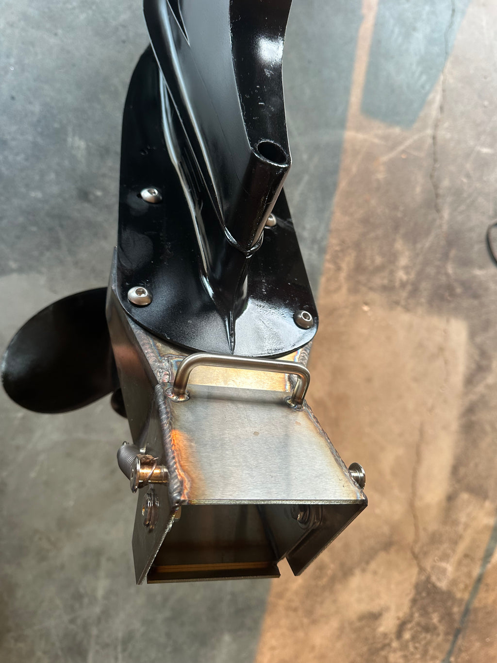 RoostR - The Worlds First Rooster Tail Control device For Outboard & Sterndrive Boats
