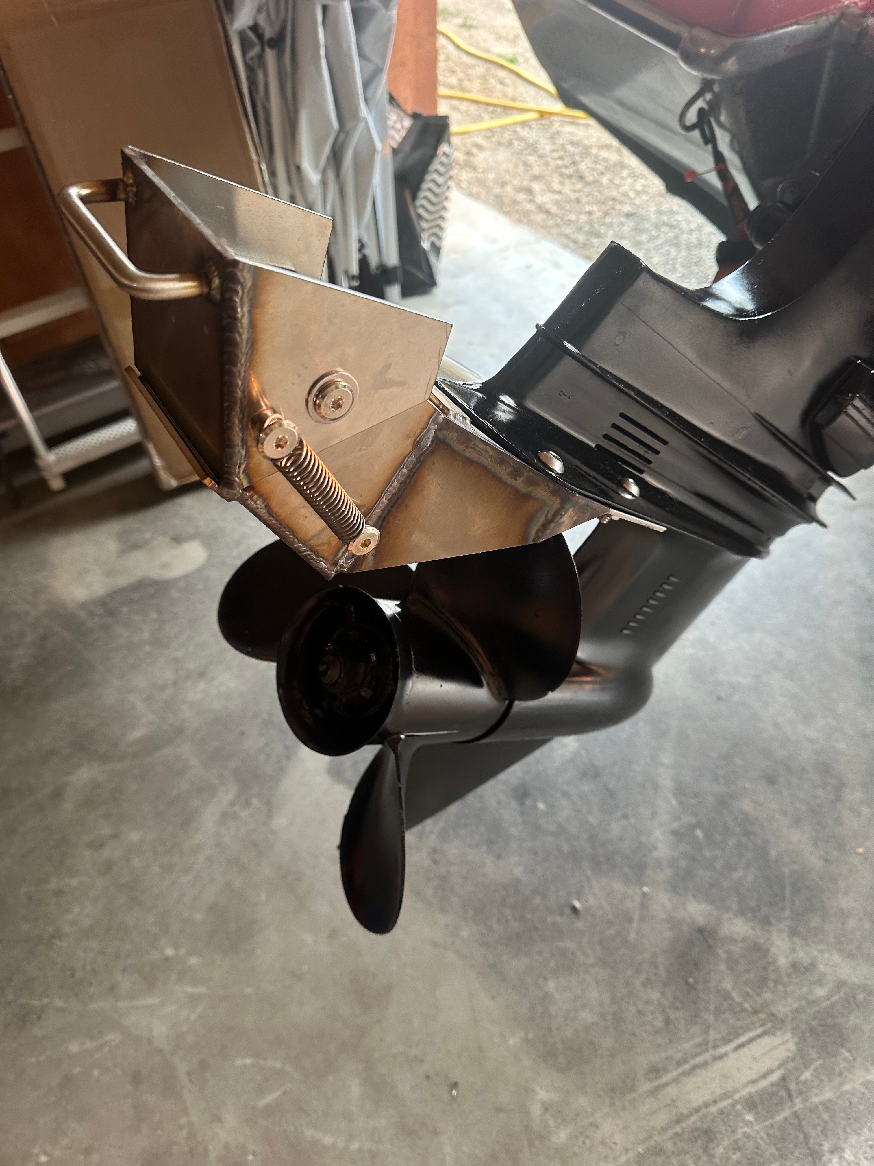 RoostR - The Worlds First Rooster Tail Control device For Outboard & Sterndrive Boats