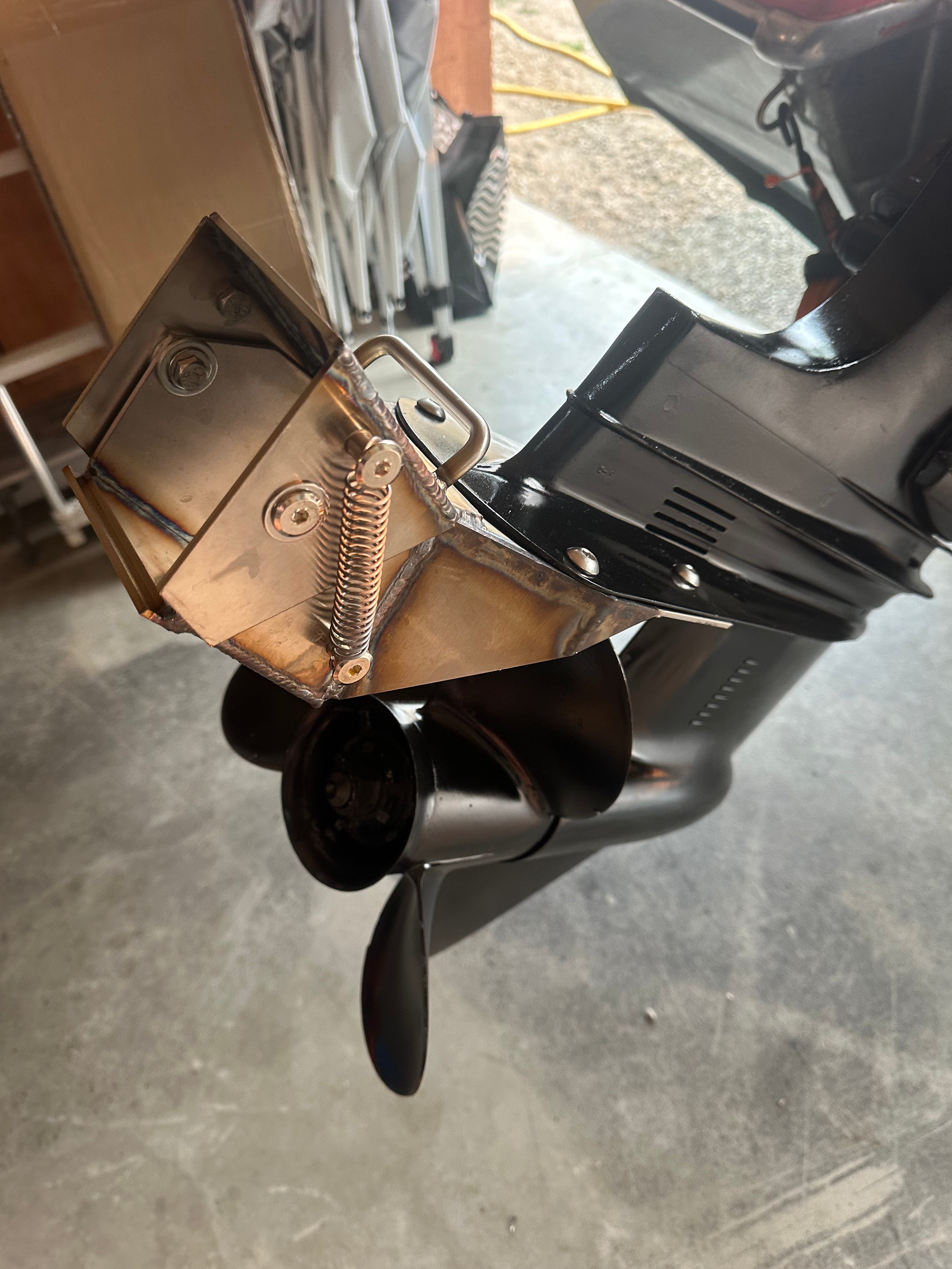 RoostR - The Worlds First Rooster Tail Control device For Outboard & Sterndrive Boats